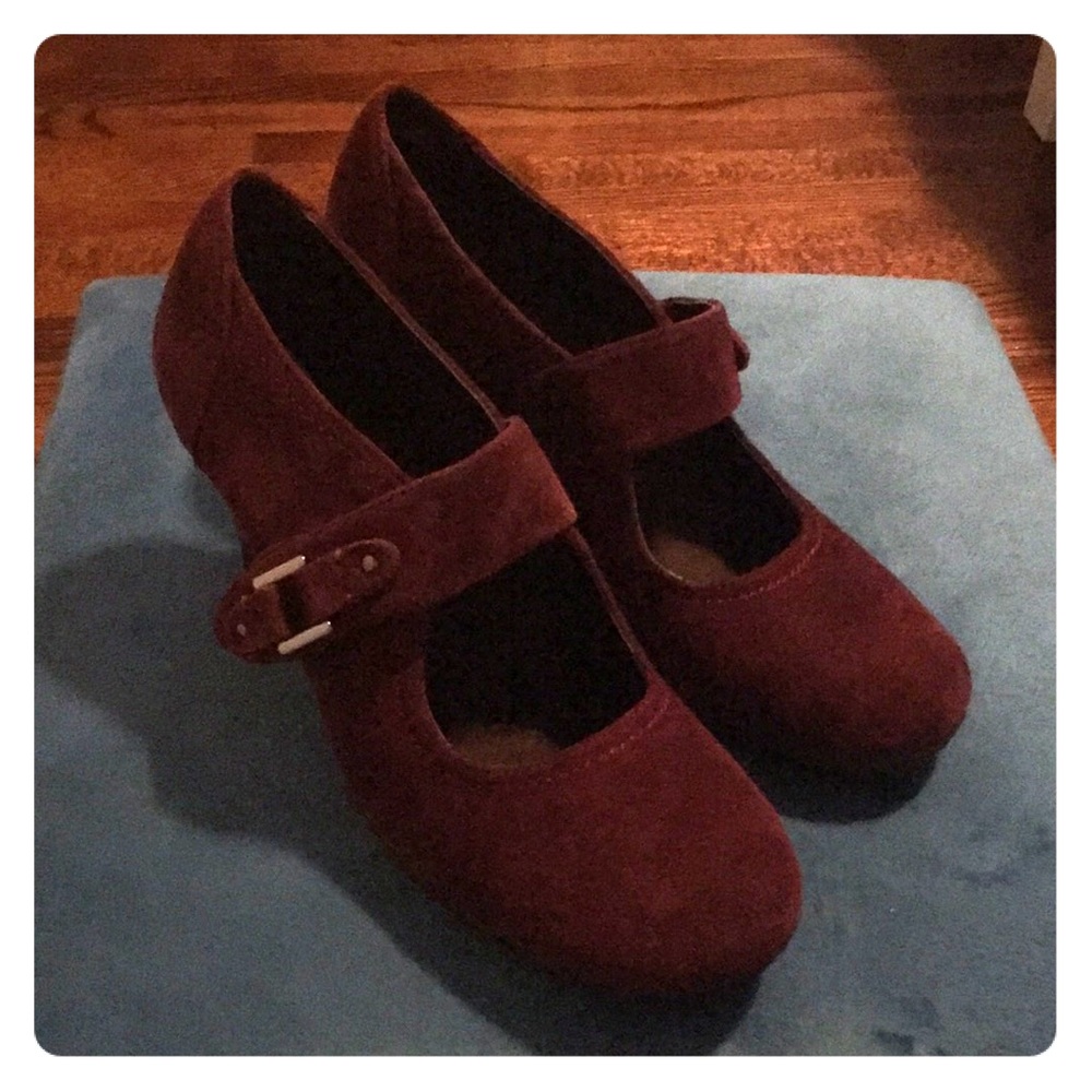 Brand New suede Mary Jane Aerosoles